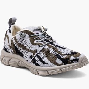 NIB Woolloomooloo Merino Wool Lace-Up Sneaker (Men)
Color: Sand Camo
Size: 11